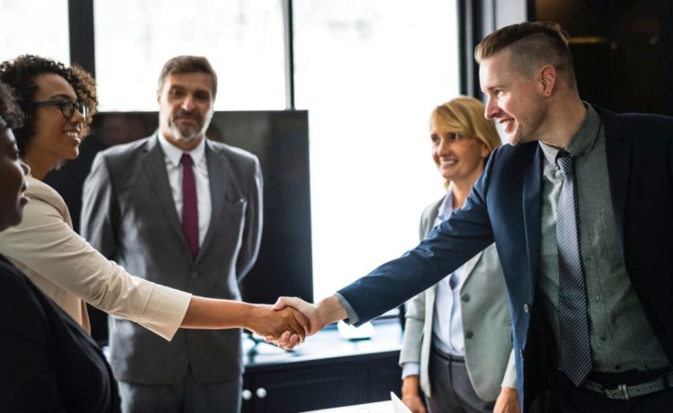 Kerja Terasa Mentok? Ini 3 Langkah Biar Kariermu Naik Level Lagi 3 Networking Profesional